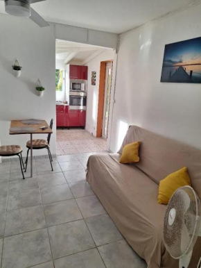 Maison cosy avec terrasse à Le Gosier 40 m²